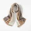 Bufanda de moda 100% lana pura con bloques de color para mujer, calentador de cuello tejido, chal versátil, calentador de cuello de alta gama para otoño e invierno