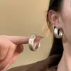 Brincos Indiferentes com Bolinhas Escovadas para Mulheres 2026 Novo Estilo Quente Toque de Alto Padrão Brincos de Tarraxa Acessórios de Orelha de Luxo Leve Temperamento