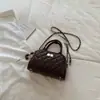 Bolso pequeño elegante de alto valor 2026 Otoño nueva moda bolso de un solo hombro cruzado cadena de rombos bolso cuadrado pequeño de personalidad