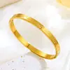 Pulsera para Mujer Transfronteriza Clásica Corazón Loveforever Pulsera Sencilla Nicho Moda Popular Pulsera de Acero de Titanio