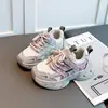 Zapatillas retro de suela gruesa estilo coreano para niños y niñas, nuevo modelo 2026, de malla transpirable, ligeras, a la moda, casuales