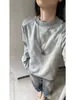 Sudadera de cuello redondo patchwork deconstruido en blanco para hombre, camiseta de manga larga de peso pesado para otoño, ajuste regular, capa interior estilo americano