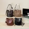 Bolso pequeño vintage de alta calidad transfronterizo para mujer, nuevo bolso cruzado de moda otoño e invierno 2026, elegante bolso tipo cubo de nicho
