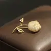 Broche Compacto Clássico e Elegante com Zircônias, Versátil Flor Tulipa em Ouro e Prata, Broche de Buquê de Rosas, Broche de Lapela para Mulheres