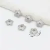 Contas Espaçadoras de Cobre Banhadas a Ouro 18K em Formato de Flor para Joias Artesanais DIY Pulseira Colar Porta-Contas C16