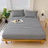 Sábana bajera de algodón teñido en hilo de algodón lavado algodón puro funda protectora para colchón Simmons juego de tres piezas de sábana bajera de fábrica de Nantong