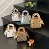 Bolsa Quadrada Pequena Feminina de Luxo Leve Lenço de Seda Mini Bolsa de Mão Infantil Retro Nicho Carta Transversal Bolsa Feminina Princesa Diana
