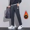 Calça casual de veludo cotelê grossa com forro de fleece para outono e inverno de comércio exterior, calça esportiva folgada sem ferro, calça de moletom quente com cintura elástica para homens
