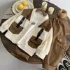 Conjunto de Roupa de Outono para Meninos Conjunto Estiloso de Bebê Menino e Criança Pequena Primavera e Outono Roupa de Trabalho Fresca com Bolso Conjunto de Três Peças de Manga Longa para Crianças Pequenas