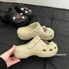 Novos Crocs Originais 2026 para Mulheres, Estilo Ins, Antiderrapantes, Fofos, Delicados, Sandálias Fechadas em Formato de Coelho para Uso Externo no Verão