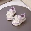 Zapatillas blancas para niñas 2025 verano nuevo zapatos infantiles zapatillas blancas de caña baja zapatos de lona zapatos para correr para estudiantes de primaria