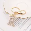 Llavero de Diamantes con 26 Letras Inglesas de Venta Caliente Transfronteriza Estilo Moda Pareja Colgante de Aleación de Zinc con Diamantes Flash para Mochila Escolar de Estudiante