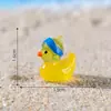 Transfronterizo Nuevo Producto Micro-Paisaje Creativo Luminoso Versátil Patito Amarillo Muñeco Accesorios de Decoración DIY Pequeños Adornos de Resina