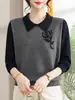 Camisa base de malha com lapela para mulheres, novo estilo outono 2026, top da moda com visual de duas peças para mães de meia-idade, suéter de alta qualidade