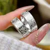 Anillo de hielo picado brillante con palabra de la suerte CNC estilo Xiaohongshu para mujer, diseño de nicho de lujo ligero, anillo para dedo índice cerrado, venta al por mayor