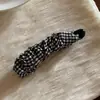 2026 Nuevo Pinza de Plátano de Tela de Lujo Ligero, Pinza Giratoria Suave y Voluminizadora para Mujeres, Elegante Pinza Vertical de Color Sólido para la Parte Posterior de la Cabeza