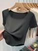 Camiseta Blanca de Manga Corta para Mujer con Cuello Cuadrado, Hombros Rectos, Estilo Veraniego con Dobladillo Curvo, Escote Amplio, Corte Ajustado, Top Corto de Espiga