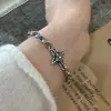 Pulseira de prata de lei S925 com flor e cruz de camada dupla, apresentando o mantra de seis sílabas, um design único com um toque de luxo e uma pulseira de prata adequada para casais