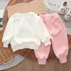 Traje de manga larga para niña estilo coreano nuevo Primavera Suéter estampado de conejo grande para niños Traje de calle estilo occidental para niña pequeña