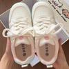 Zapatos Blancos Gruesos Frescos Estilo Campus 2025 Otoño Sneakers de Diseño Nicho Moda Estudiante Zapatos de Mujer en Stock