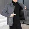 Chaqueta corta para hombre, estilo casual primavera/otoño, nueva colección 2026, alta gama, diseño juvenil, con cuello alto, estilo maduro, prenda de abrigo gris, bordada