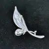 Broche Azul de Hoja de Alta Gama Nuevo y Resistente, Broche de Flor de Corsage Exquisita para Mujer de Alta Gama, Tendencia de Joyería de Nicho