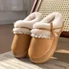 Zapatillas de Algodón Estilo Nuevo, Cálidas y de Suela Gruesa, para Mujer, Adecuadas para Usar al Aire Libre en Invierno, con Dulce Diseño de Encaje, que Aumentan la Altura, Directamente de Fábrica