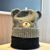Gorro de punto de dibujos animados para mujer, lindo y dulce, gorro versátil para otoño e invierno, cálido, protector de orejas, favorecedor del rostro, sombrero de lana para clima frío
