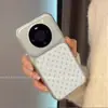 Adecuado para funda de teléfono Huawei Mate 80 Pro/Mate 70, caricatura femenina con soporte, oso de lunares azules