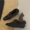 Zapatos peludos de nuevo estilo, planos de punta fina retro franceses de nicho, cálidos y forrados de felpa para otoño e invierno