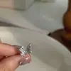 Brincos Perfurados de Borboleta com Zircônia Microcravejados Estilo Doce e Cool para Mulheres Ins Exquisitos Pequenos Versáteis Design de Nicho Brincos