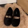 Zapatos de pelo de celebridad de internet para mujer, ropa exterior para mujer, nuevo estilo 2026, otoño e invierno, slip-on, zapatos para mujer con forro polar añadido para abrigar, zapatos de algodón, mocasines