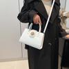 2024 Nova Bolsa Transversal Pequena Quadrada Estilo Coreano Casual Simples com Texto Tendência Lacquer Fashionável para Ombro Sob o Braço para Mulheres