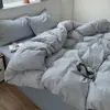 Juego de cuatro piezas de algodón 100% teñido en hilo y lavado Clase A, adecuado para dormir sin ropa, con un estilo retro relajado y diseño de jacquard a rayas, juego de cama de algodón puro estilo japonés