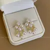 Nuevo Clip para Oreja con Perla de Trébol de Cuatro Hojas y Borla Pequeña Pendientes Elegantes Pendientes Retro de Nicho Pendientes de Lujo Accesible de Gama Alta para Mujer