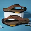 Sandalias y Chanclas Casuales Populares de Verano de Punta Abierta de Cuero Genuino de Primera Capa con Diseño de Espiga, Estación Europea, Exportación, Talla Grande, Puntera Cerrada
