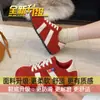 Mocasines retro, peculiares y lindos de talla grande con cordones y tacones ocultos, zapatillas casuales para mujer, nueva colección de otoño 2026, zapatillas de entrenamiento rojas alemanas