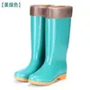Botas de chuva femininas, resistentes a ácidos, impermeáveis, botas de cano médio-alto e curtas para o verão, antiderrapantes, resistentes ao desgaste, sapatos de borracha para todas as estações para mulheres