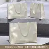 Bolsa de mano tejida laminada color borgoña, bolsa de mano personalizada para tiendas de ropa, bolsa de regalo de alto valor para exposiciones y salones de belleza