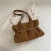 2026 nuevo diseño de nicho bolsa de axila estilo motocicleta para mujer, estilo coreano, gran capacidad, bolso de hombro simple para el día a día