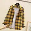 Camisa de cuadros estilo ins otoño estilo Hong Kong para hombre manga larga estilo coreano moderna guapa chaqueta casual camisa de pareja corte slim