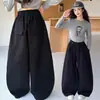 Calças para Meninas Outono 2026 Novo Estilo Calças Cenoura Estilosas Infantis Roupas de Outono para Menina Modelo Fino Casual Scimitar Calças de Secagem Rápida