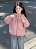 Jaqueta Feminina Outono 2026 Nova Estilosa Corta-vento Infantil Roupa de Outono para Meninas Estilo Primavera/Outono Top com Zíper