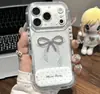 O suporte de espelho em formato de laço se transforma instantaneamente em uma capa de celular adequada para o Apple 17, iPhone 16 Pro Max, com um design de arco-íris e cores de doce.