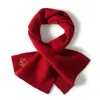 Bufanda Pequeña de Punto Nueva para Mujer, Estilo Coreano Otoño e Invierno, Color Sólido Versátil, Cálida y Conveniente, Calentador de Cuello Perforado con Flores Bordadas
