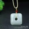 Collar con Colgante Hebilla de Paz Anillo de Jade Tianshan de Xinjiang Colgante Bagel de Seda Dorada Flor de Jade Flotante Fondo Blanco Cui de Lutai