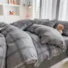 Juego de cuatro piezas de algodón con estampado de cuadros gris nórdico y aloe vera, agradable para la piel, suave, diseño de cuadros simple, ropa de cama para dormitorio de adulto