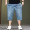 Calça jeans capri masculina plus size, azul claro, estilo fino, jeans verão 2026