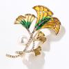Broche de circonio con incrustaciones de hojas de ginkgo, ligero y exquisito, con personalidad, alfiler de perla de múltiples hojas, accesorios de ropa, venta al por mayor de fábrica