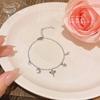 Pulsera de acero titanio Moon Pearl de temperamento súper hada de Corea del Sur para mujer, verano, combina con todo, rojo de internet, joyería de mano al por mayor